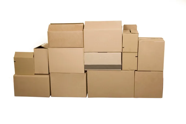 Bruin kartonnen dozen gerangschikt in stapel — Stockfoto