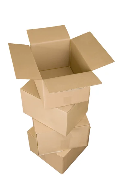 Cajas de cartón marrón dispuestas en pila —  Fotos de Stock