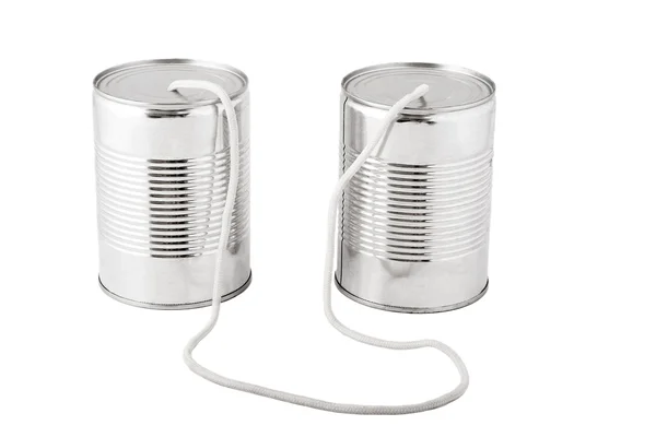 Latas de lata conectadas por string, conceito de comunicação empresarial — Fotografia de Stock