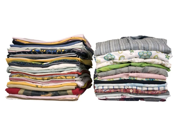 Pilha de t-shirts coloridas e camisa — Fotografia de Stock