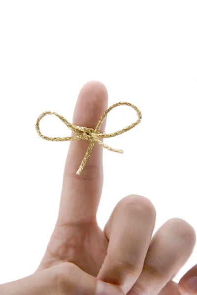 Lembre-se conceito, dedo com gravata de ouro — Fotografia de Stock