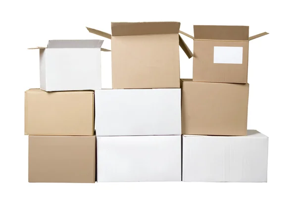 Hnědé a bílé různé kartonové krabice v zásobníku — Stock fotografie