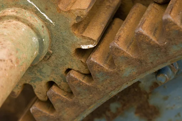 Детали старых ржавых шестеренок — стоковое фото