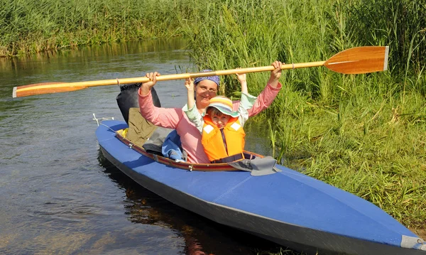 Madre e figlia in kayak — Foto Stock