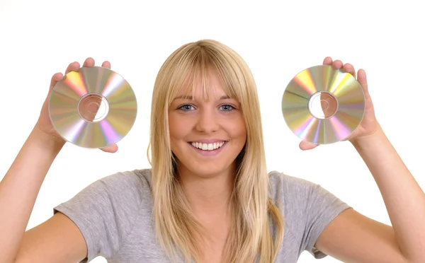 Krásná žena s dvěma kompaktních disků — Stock fotografie