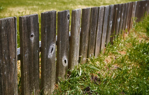 Dimishing houten hek — Stockfoto