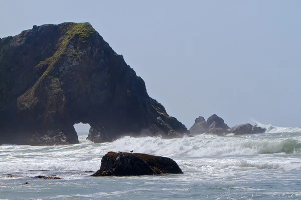 Arch Rock on Coast — Stock Photo, Image