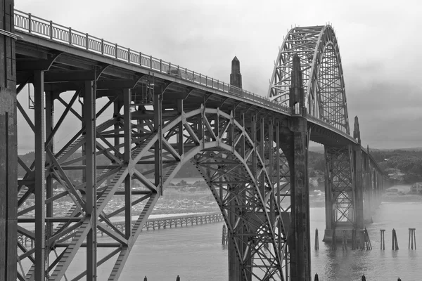 Misty bridge dark HDR ocean side black and white — Stock Photo, Image