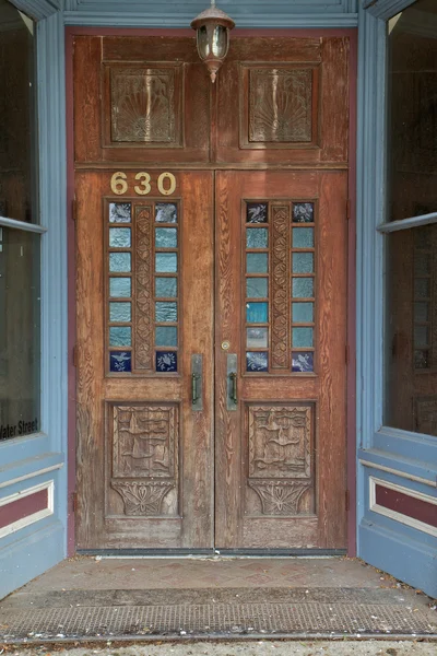 Pato esculpido portas — Fotografia de Stock