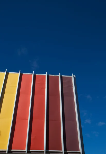 Färg vägg blå himmel — Stockfoto