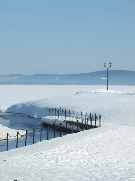 Invierno y lago —  Fotos de Stock