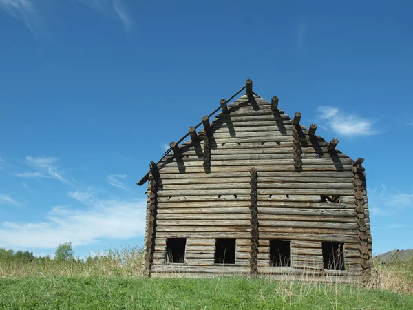 La casa di legno distrutta — Foto Stock
