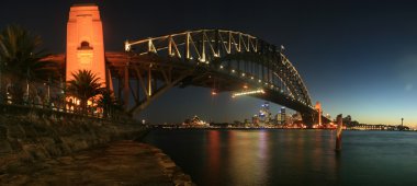 Sydney harbour bridge adlı gece panorama