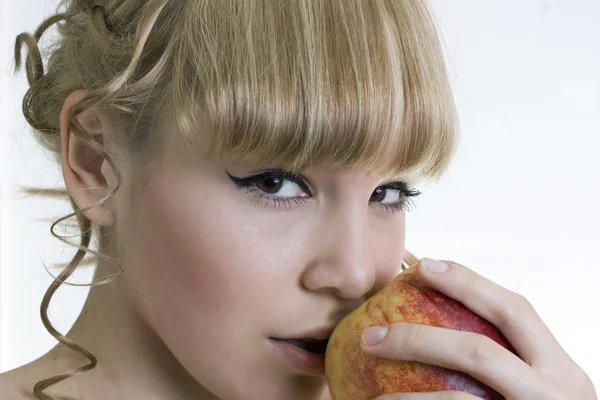 Mädchen & Apfel — Stockfoto
