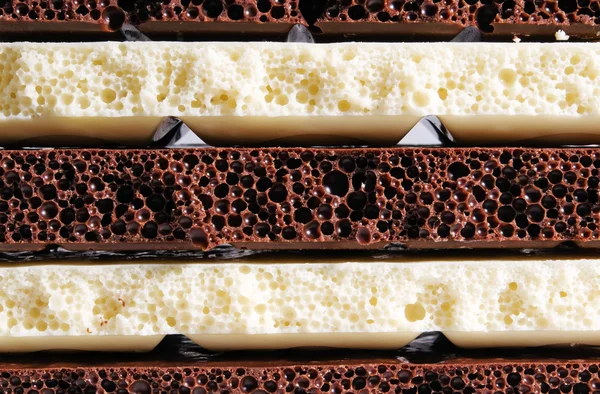 Tiras de chocolate preto e branco — Fotografia de Stock