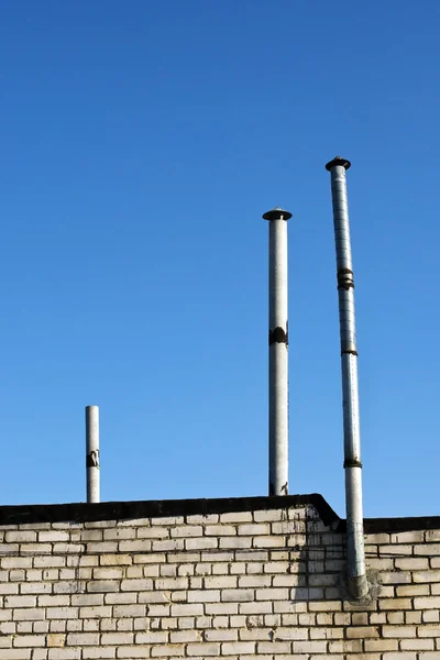 stock image Wall, the sky and pipes