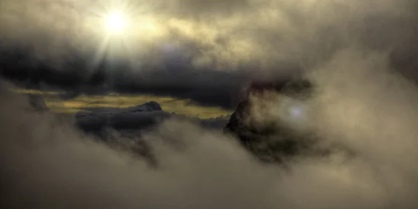 Wolken bei Sonnenaufgang — Stockfoto