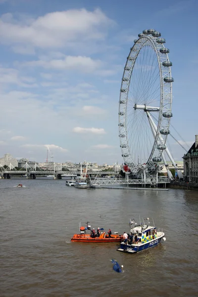London Eye e squadra di soccorso — Foto Stock