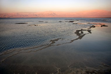 ölü deniz tuzu ve su