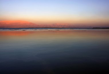 ölü deniz tuzu ve su