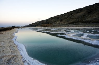 ölü deniz tuzu ve su