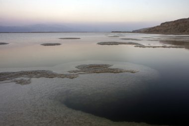 ölü deniz tuzu ve su