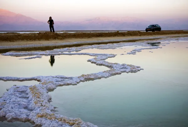 Salz und Wasser des toten Meeres — Stockfoto