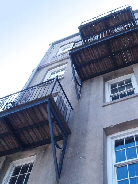 Железные балконы — стоковое фото