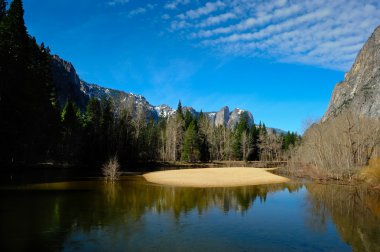 Merced river Yosemite Ulusal Parkı'nda