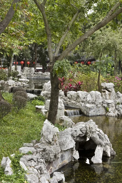 Chiński ogród i staw — Zdjęcie stockowe