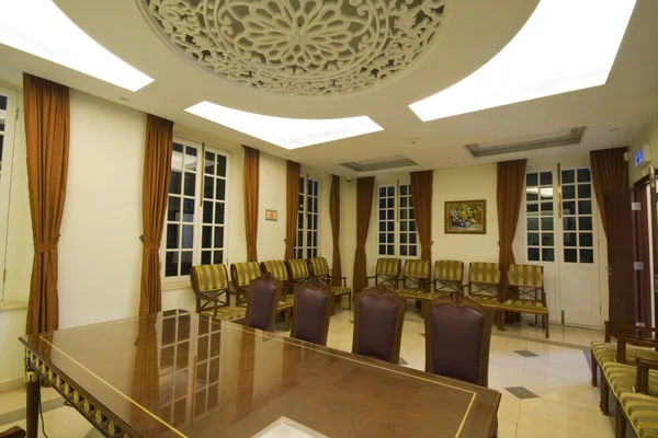 Konferencia terem asztal malomzsilip — Stock Fotó