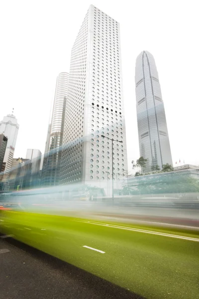 Trafik genom downtown i hongkong — Stockfoto