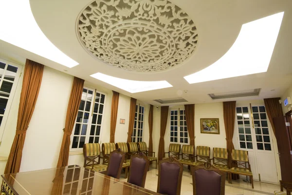 Sala de conferințe masă cu leat — Fotografie, imagine de stoc