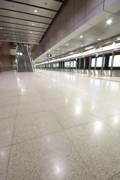 Duży pociąg holu dworca w hong Kongu — Zdjęcie stockowe