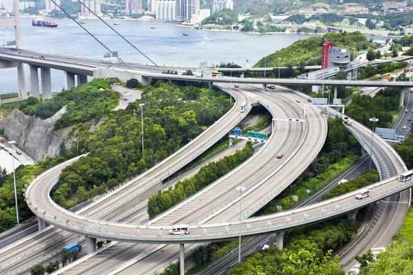 홍콩에서 복잡 한 고속도로 교환의 항공 보기 — 스톡 사진