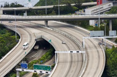 Hong Kong içinde karmaşık otoyol kavşağı havadan görünümü