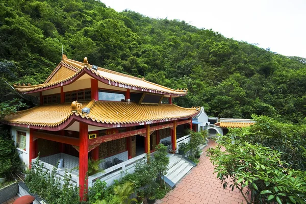 Templo chinês em uma montanha — Fotografia de Stock
