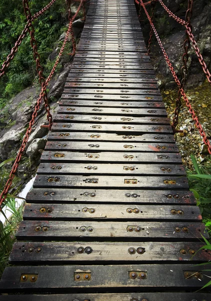 Puente levadizo de madera en Hong Kong en verano — Foto de Stock
