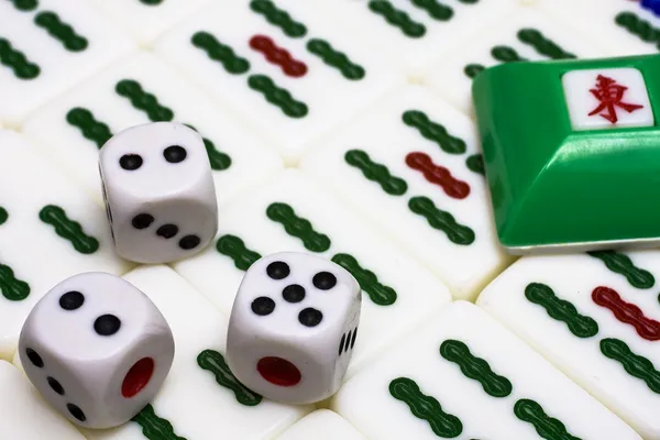 Mahjong - juego asiático con dados — Foto de Stock