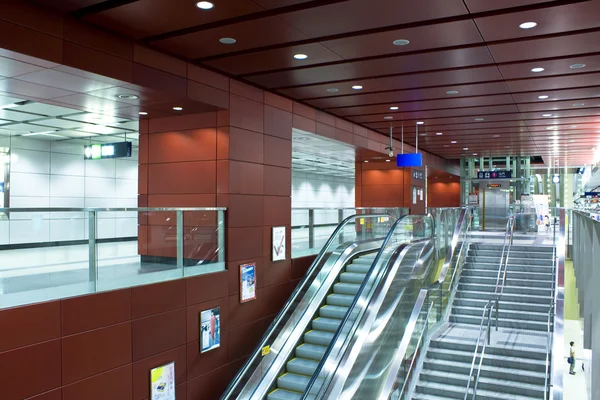 Moderne trap in een gebouw — Stockfoto