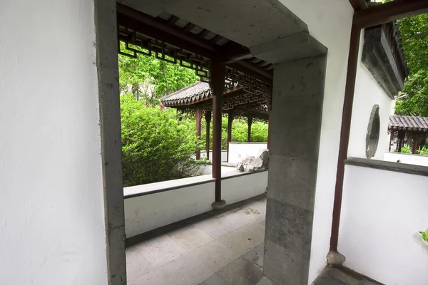 Китайский традиционный сад — стоковое фото