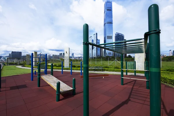 Gimnasio parque infantil en la ciudad — Foto de Stock