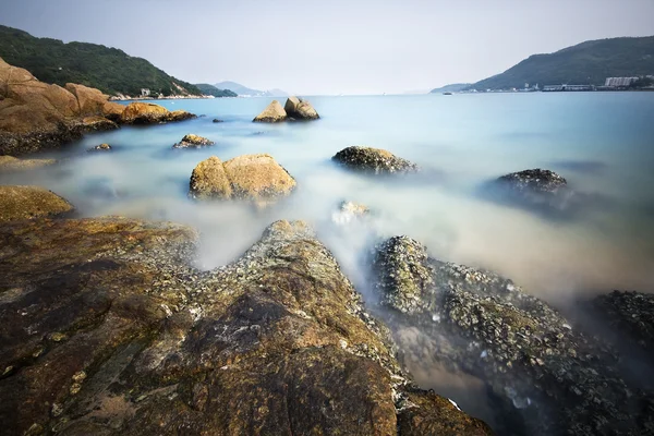 Roccia e mare nel Hong Kong — Foto Stock