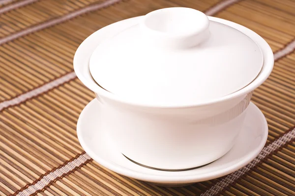 Chávena de chá em mesa de madeira — Fotografia de Stock