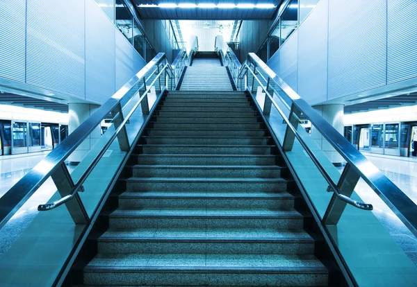 Lång trappa — Stockfoto