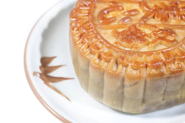 吃月饼。对中国人来说年年秋天的节日传统食品 — 图库照片