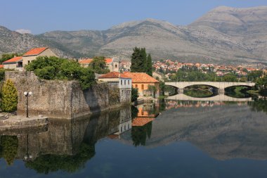 gecelik Mostar Köprüsü