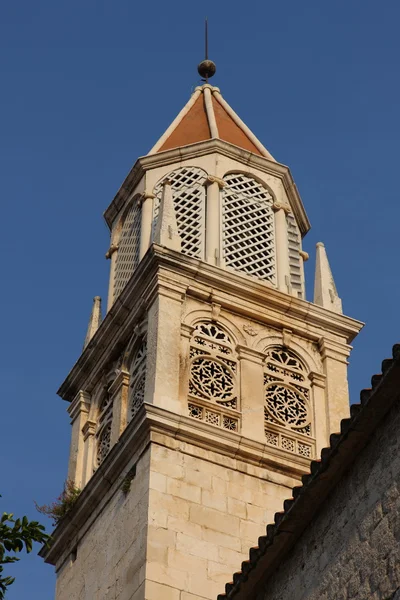 Верхній частині вежі церкви Старого міста — стокове фото