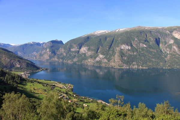 Kis tó a norvég fjord — Stock Fotó
