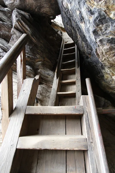 Vieux escaliers en bois — Photo